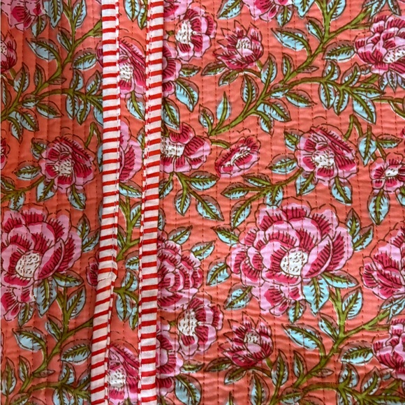 NWOT! LA SOUL Reversible Floral Print/Stripes Cotton Quilted Tote - Picture 3 of 6